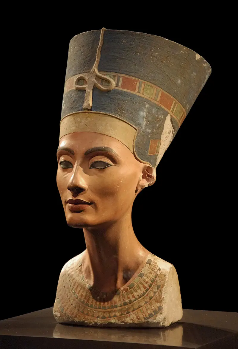 Bust of Nefertiti by Thutmose (sculptor)